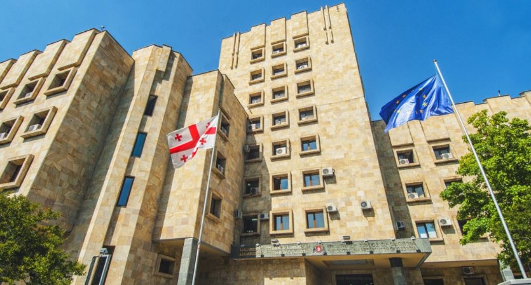 მეუღლის განზრახ მკვლელობის ფაქტზე ბრალდებული სასამართლომ დამნაშავედ ცნო