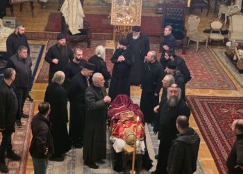 კადრები საპატრიარქოდან, სადაც უწმინდესი და უნეტარესის ცხედარია დასვენებული