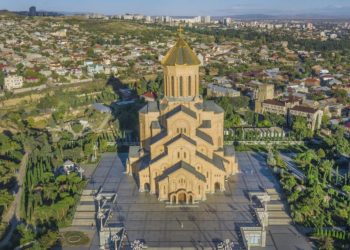 საქართველოს კათოლიკოს-პატრიარქის, ილია II-ის გარდაცვალებასთან დაკავშირებით, სამების საკათედრო ტაძრის მიმდებარე ტერიტორიაზე ავტომობილების მოძრაობა შეზღუდულია