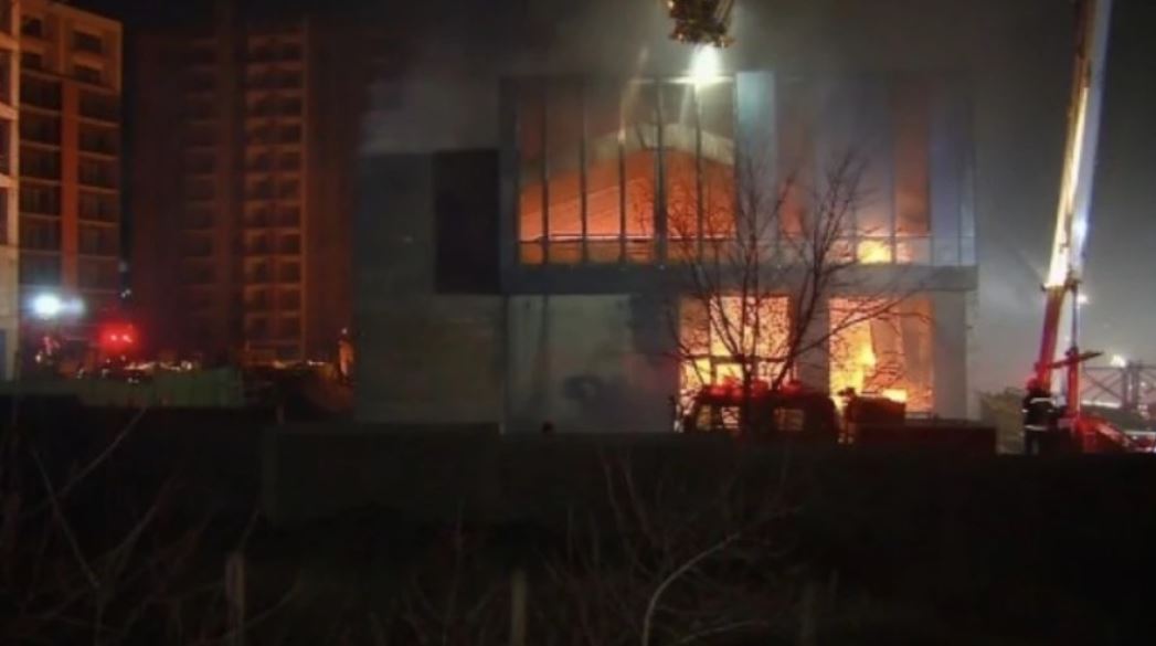 დიდ დიღომში მდებარე საამქროში გაჩენილი ხანძრის შედეგად, დაახლოებით 2500 კვადრატული მეტრი ფართობი დაიწვა