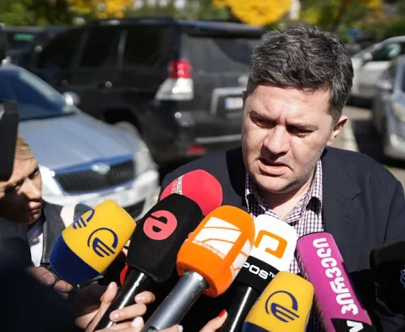 “გავიმეორებ, რაც ბრალშია: ივანიშვილის ხელისუფლება უნდა დაემხოს სასტიკად, დავამხობთ მასაც და მის საცეცებსაც” – ბაჩო ახალაია