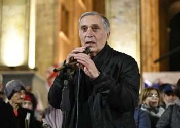 “ყოველდღე ველოდები, რომ მორჩება ეს უგემოვნოდ დადგმული სპექტაკლი, მაგრამ ნელ-ნელა სერიოზულობაში გადადის და მისი აბსურდულობის ხარისხიც მატულობს – თუ თქვენი მიზანი იყო ჩემთვის ტკივილის მოყენება, გილოცავთ, ამას მიაღწიეთ” – პაატა ბურჭულაძე