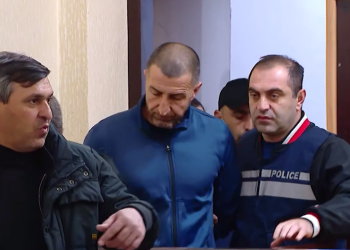 გელა უძილაური ჩვენების მისაცემად ემზადება – ჯანგველაძის განზრახ მკვლელობაში მსჯავრდებული სასამართლოშია