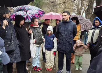 “მე-4 დღეა, მე-14 საჯარო სკოლის მოსწავლეების, მშობლებისა და მასწავლებლების ნაწილის საპროტესტო აქცია მიმდინარეობს სკოლის დანგრეული შენობის წინ – ვითარება მოითხოვს დაუყოვნებელ რეაგირებას” – ნიკა ჩერქეზიშვილი