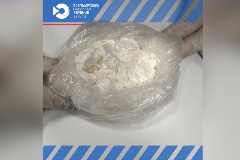 საბაჟო გამშვები პუნქტის – „სარფის“ მებაჟე ოფიცრებმა შსს-ს წარმომადგენლებთან თანამშრომლობით განსაკუთრებით დიდი ოდენობით საშუალება „კოკაინი“ აღმოაჩინეს