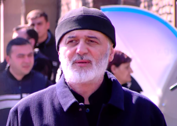 “იმის გათვალისწინებით, რომ ბევრი ადამიანი ვერ მოხვდა სამებაში, წირვის დროს მცირე კორიდორი იქნება დატოვებული და მრევლს კვლავ შეეძლება შემოსვლა” – დეკანოზი ანდრია ჯაღმაიძე