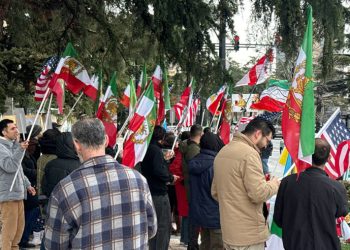 “მადლობა ტრამპს და ნეთანიაჰუს!” – თბილისში ირანის საელჩოსთან ემიგრანტები ზეიმობენ