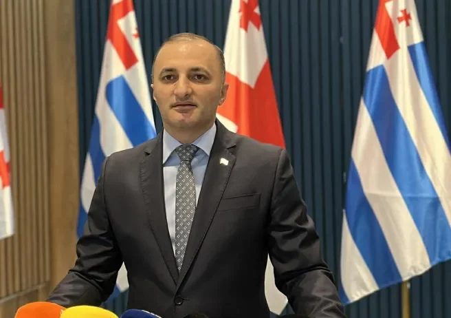 “ღმერთს მადლობა, ჯანმრთელად არის, მკურნალობის ეტაპს გადის – გამოძიება გრძელდება” – დავით გაბაიძე თორნიკე რიჟვაძეზე