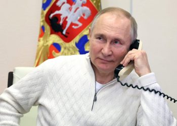 რუსეთში ინტერნეტის შეფერხების ფონზე როსტელეკომი ხალხს სახლის ტელეფონებზე დაბრუნებას ურჩევს