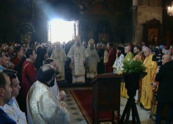 მიტროპოლიტი შიო სიონის საპატრიარქო ტაძარში წირვას აღავლენს