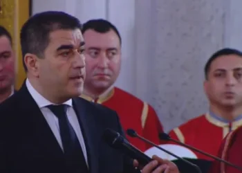 “ის, რაც ჩვენ გვტკივა, სცდება ჩვეულებრივ ტკივილს და ის, რასაც ვგრძნობთ, სცდება ჩვეულებრივ გლოვას – ჩვენ გვყავდა „სიყვარულის პატრიარქი“, იგი მაგალითად იქცა, როგორ შეიძლება გიყვარდეს ყველა: მოყვარეც და მტერიც, მართალიც და ცოდვილიც” – შალვა პაპუაშვილი