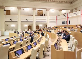 ინიციატივა, რომლითაც 6 წელზე მეტი ხნის ავტომობილების განბაჟება ძვირდება, პარლამენტში ინიცირებულია