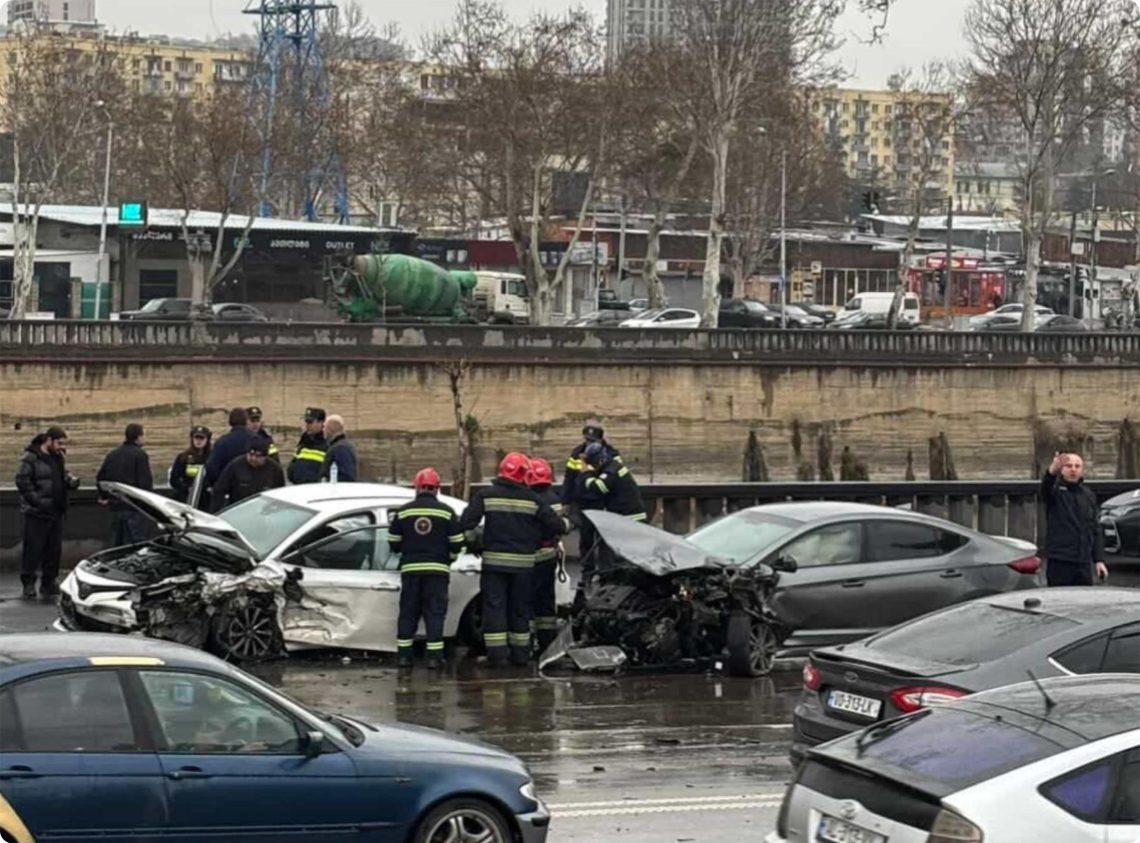 ავტოსაგზაო შემთხვევა თბილისში – რა ვითარებაა ადგილზე?