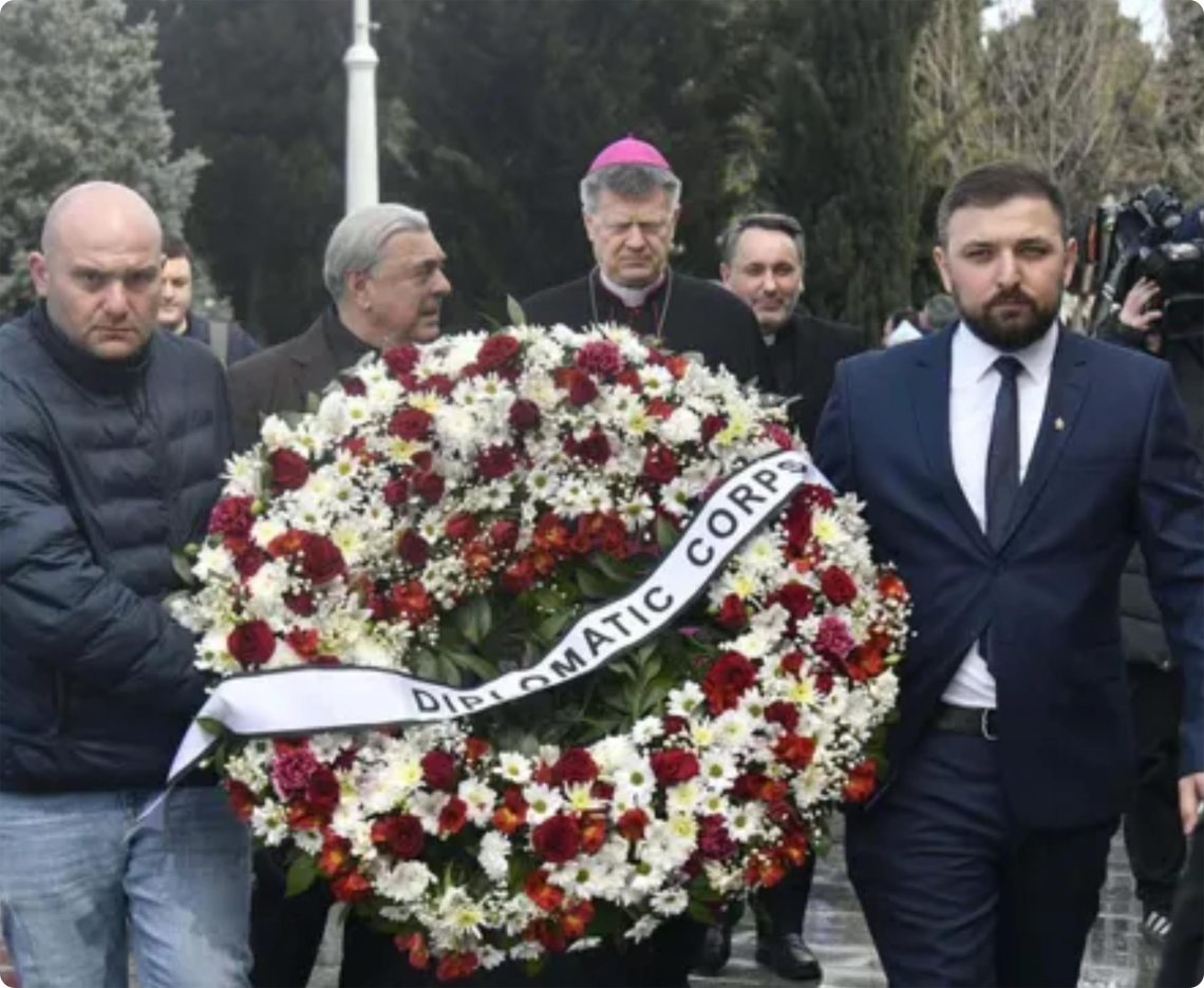 სამების საკათედრო ტაძარში, კათოლიკოს-პატრიარქის პანაშვიდზე ვატიკანის დელეგაცია მივიდა