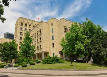 პროკურატურამ ძალადობის მუქარით ჟურნალისტისათვის პროფესიულ საქმიანობაში უკანონოდ ხელის შეშლის ფაქტზე ერთი პირი დააკავა