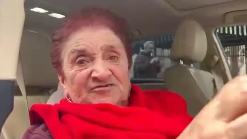 ბათუმში, პოლიციის მთავარ სამმართველოსთან, სპეცოპერაციის შედეგად დაშავებული ქალი და მისი ახლობლები საპროტესტო აქციას მართავენ