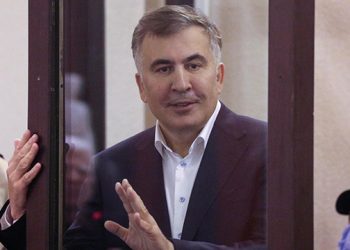 “მართალია პერიოდულად მაქვს პრობლემები, მაგრამ მედგრად ვდგავარ, ვაგრძელებ ბრძოლას!” – მიხეილ სააკაშვილი