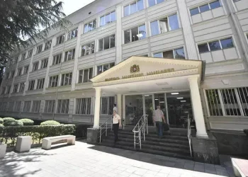 თბილისის სააპელაციო სასამართლოში მსახიობ ანდრო ჭიჭინაძის, იუმორისტ ონისე ცხადაძისა და კიდევ 9 პირის სასამართლო პროცესი მიმდინარეობს