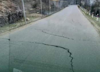 სოფელ ოფურჩხეთში საავტომობილო გზა დაიბზარა – რა ინფორმაცია ვრცელდება?