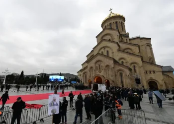 “22 მარტს განხორციელდა ორი ანონიმური ზარი, რომელთა ავტორი ამბობდა, რომ იმყოფებოდა სამების მიმდებარედ, იყო შეიარაღებული და დანაღმული ჰქონდა ტაძრის ტერიტორია” – სუსი