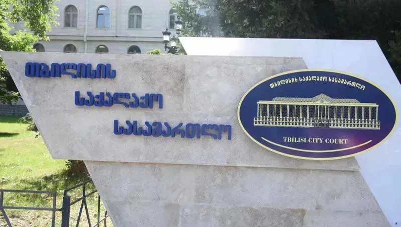 თბილისის საქალაქო სასამართლოში, 4 ოქტომბრის მოვლენებთან დაკავშირებით დაკავებული პაატა ბურჭულაძის, მურთაზ ზოდელავას, ირაკლი ნადირაძის, პაატა მანჯგალაძის, ლაშა ბერიძის, ირაკლი შაიშმელაშვილის და კიდევ ხუთი პირის სასამართლო პროცესი მიმდინარეობს