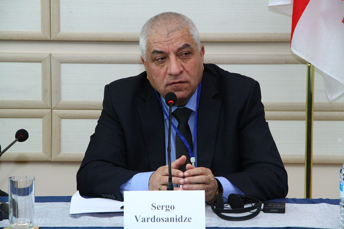 "შეიძლება ითქვას, რომ პატრიარქი ილია II ასე სანთელივით იწვოდა 49 წლის მანძილზე და თანამემამულეებს უნათებდა გზას ჭეშმარიტი სარწმუნოებისაკენ" - სერგო ვარდოსანიძე "მეტრონომთან"