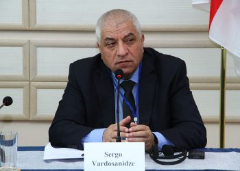 "შეიძლება ითქვას, რომ პატრიარქი ილია II ასე სანთელივით იწვოდა 49 წლის მანძილზე და თანამემამულეებს უნათებდა გზას ჭეშმარიტი სარწმუნოებისაკენ" - სერგო ვარდოსანიძე "მეტრონომთან"