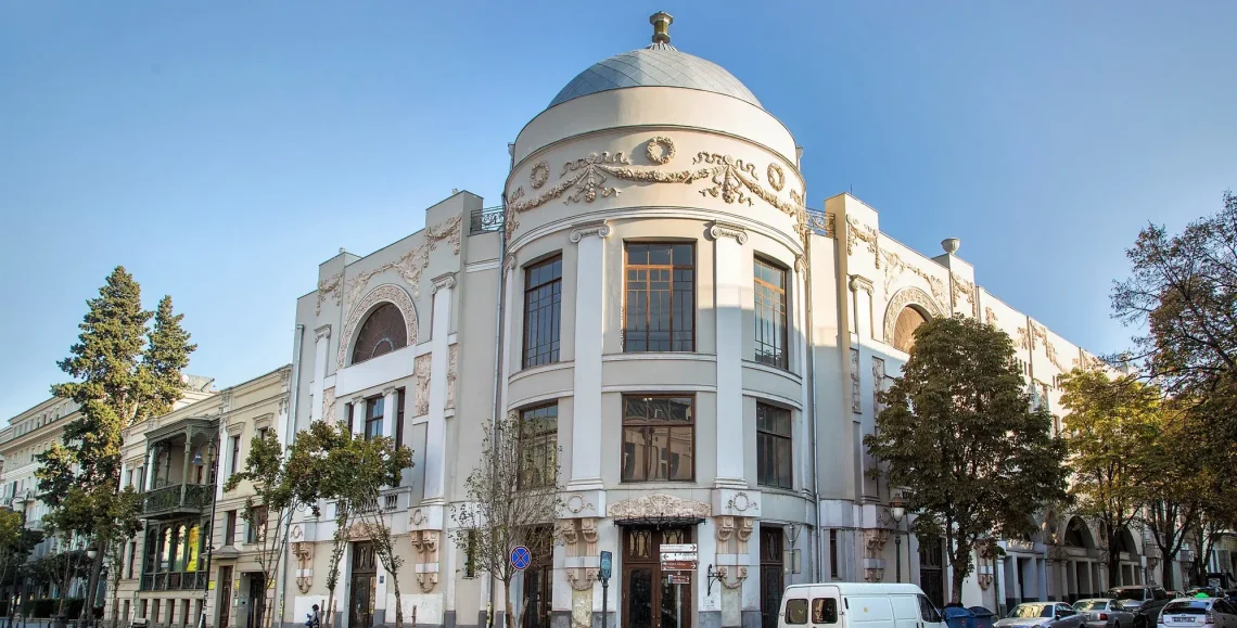 კინოთეატრ აპოლოს ისტორიული შენობა 5.9 მილიონ დოლარად იყიდება