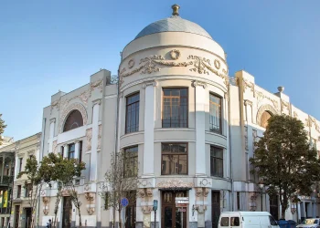 კინოთეატრ აპოლოს ისტორიული შენობა 5.9 მილიონ დოლარად იყიდება