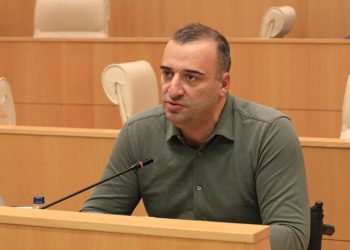 “აბასთუმნის თავზე ბიძინა ივანიშვილის დავალებით ცა ჩაიკეტაო, არადა, ამ დროს გარკვევით წერია, რომ საჰაერო გზის კორექტირება მოხდა მეცნიერთა თხოვნის საფუძველზე” – რატი იონათამიშვილი