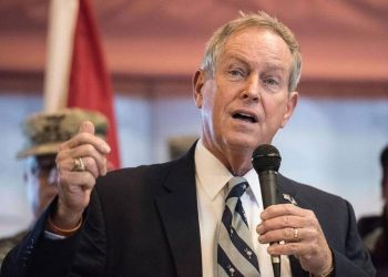 “500 დღე შესრულდა, რაც მამაცი ქართველი ხალხი უწყვეტად აპროტესტებს ჩინეთის კომუნისტური პარტიის, ირანისა და რუსეთის გავლენებსა და კორუფციას მათი ქვეყნის წინააღმდეგ” – ჯო უილსონი