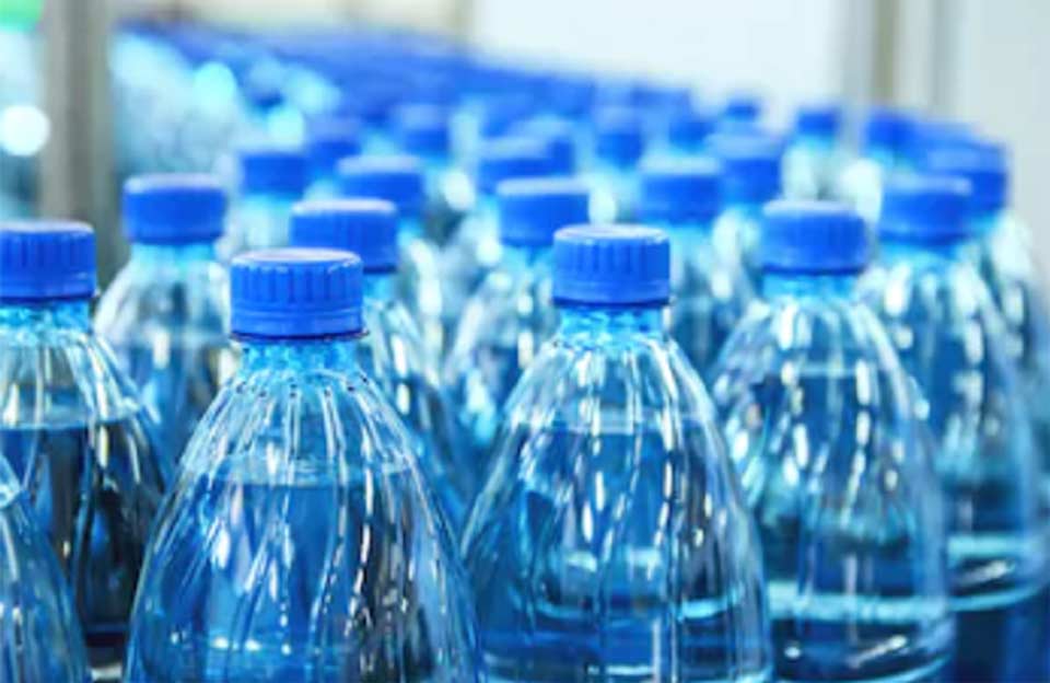 საზოგადოებრივი კვების ობიექტებში მომხმარებლისთვის სასმელების პლასტმასის ბოთლით მიწოდების აკრძალვა ძალაში რჩება, რეგულაცია პირველი ივლისიდან ამოქმედდება
