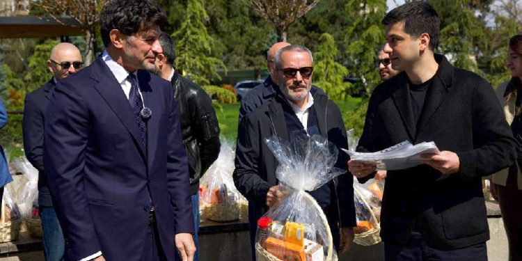 კახა კალაძემ საკუთრების დამადასტურებელი მოწმობები კიდევ 30 ოჯახს გადასცა