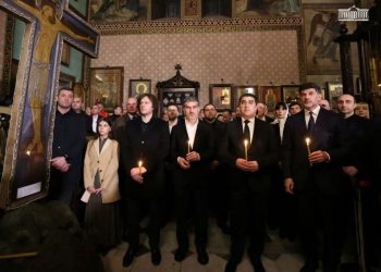 შალვა პაპუაშვილი სიონის საკათედრო ტაძარში სააღდგომო ლიტურგიას დაესწრო