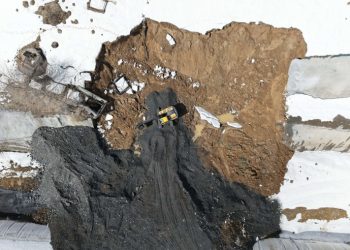 სოფელ წკერეში, გვირაბის ღია წესით გაყვანისას დროებით გამაგრებული ფერდი ჩამოიშალა – დაზიანებულია სასაფლაოს ტერიტორია