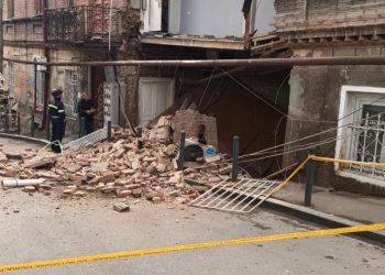 თბილისში, ვასო აბაშიძის ქუჩაზე საცხოვრებელი სახლის მეორე სართული ჩამოინგრა