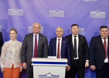 მოლდოვის ყოფილმა პრორუსმა პრეზიდენტმა იგორ დოდონმა დელეგაციასთან ერთად საქართველოს პარლამენტში შეხვედრა გამართა