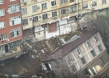 მახაჩყალაში წყალდიდობის შედეგად სამსართულიანი შენობა ჩამოინგრა