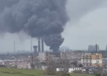 რუსთავში პლასტმასის საწყობში ხანძარია