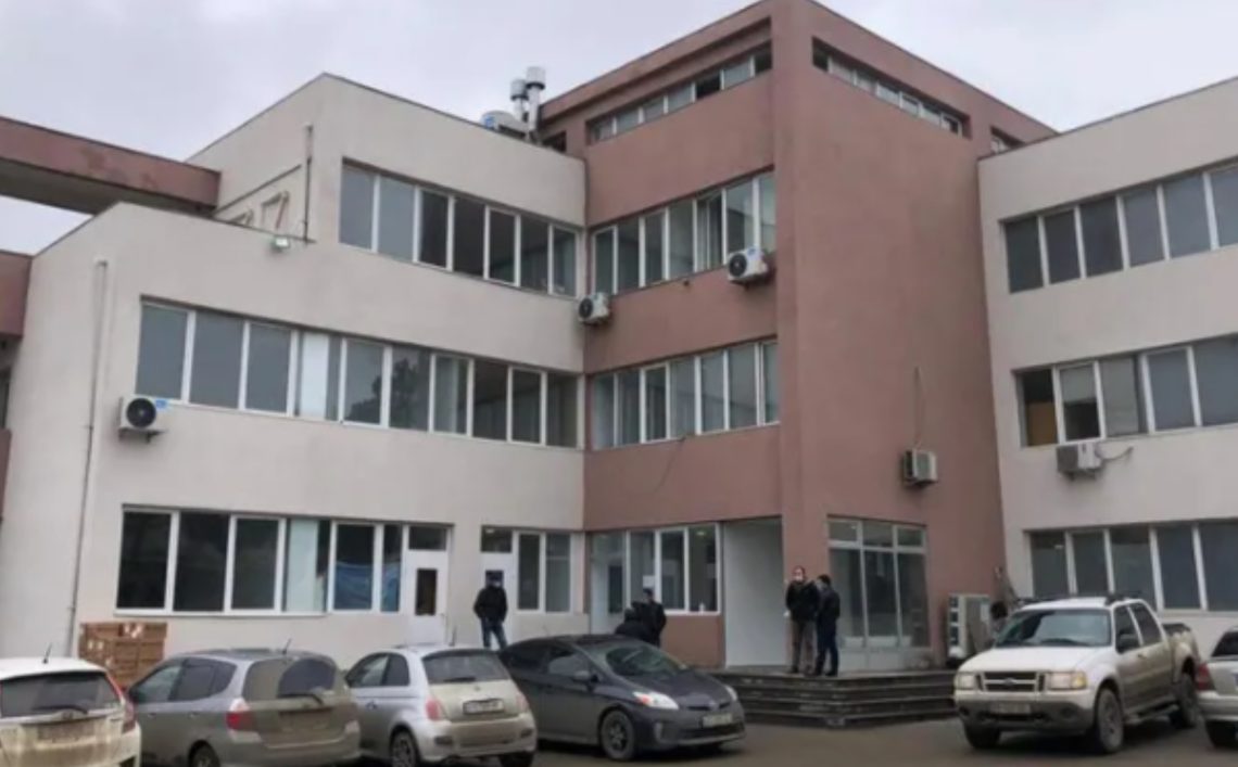 ჯეო ჰოსპიტალსის დაცვის თანამშრომელი, რომელიც გუშინ სცემეს, მართვით სუნთქვაზეა