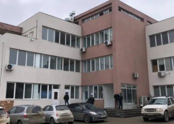 ჯეო ჰოსპიტალსის დაცვის თანამშრომელი, რომელიც გუშინ სცემეს, მართვით სუნთქვაზეა