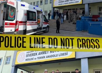 თურქეთის ერთ-ერთი პროვინციის სკოლაში 19 წლის ბიჭი შეიჭრა და ცეცხლი გახსნა, შემდეგ კი თავი მოიკლა