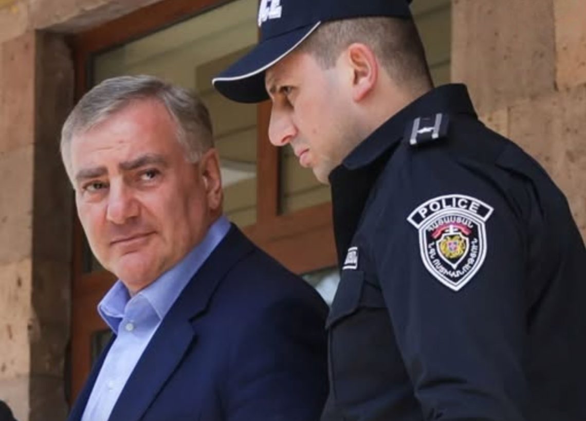 სომხეთში საარჩევნო ქრთამის მიცემისა და მიღების ბრალდებით სომხური წარმოშობის რუსი ოლიგარქის, სამველ კარაპეტიანის პარტიის 14 წევრი დააკავეს