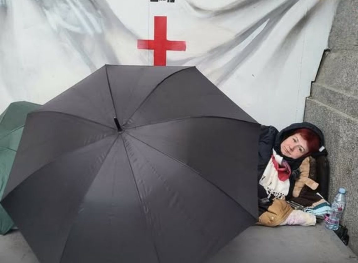 “ასეთ პირობებში აგრძელებს პროტესტს დარეჯან ცხვიტარია. ირღვევა მისი უფლება, არ უბრუნებენ წართმეულ ნივთებს” – აქტივისტი თეონა ჭალიძე