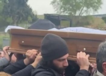 ბერ ნიკოლოზს ჯიქიას სასაფლაოსკენ მიასვენებენ