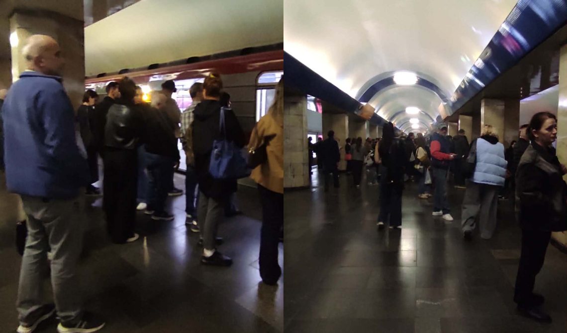 მეტროს პირველ ხაზზე შეფერხებაა, მოქალაქეები ვაგონიდან გამოიყვანეს – რა ხდება ადგილზე