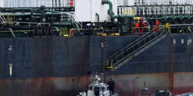 აზოვის ზღვაში ხორბლით დატვირთული გემი ჩაიძირა – დაიღუპა ერთი ადამიანი, ორი კი დაკარგულად ითვლება