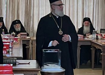 მეუფე ზენონი სინოდის სხდომაზე მიმდინარე კენჭისყრიდან ფოტოს აქვეყნებს