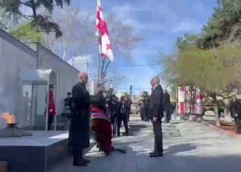 აზერბაიჯანის პრეზიდენტმა საქართველოს ერთიანობისთვის დაღუპულ გმირთა მემორიალი გვირგვინით შეამკო