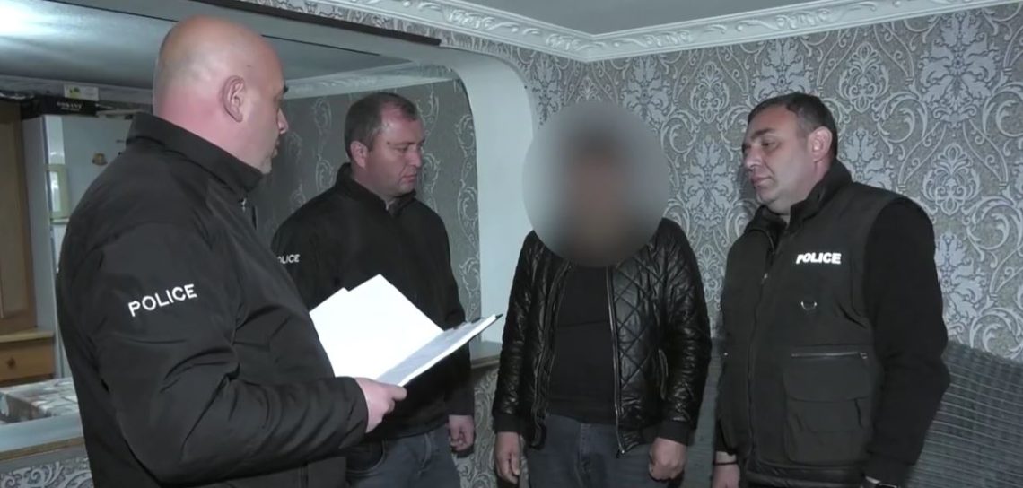 ქვემო ქართლის პოლიციამ ნარკოდანაშაულის ბრალდებით სამი პირი დააკავა – ამოღებულია განსაკუთრებით დიდი ოდენობით სხვადასხვა სახის ნარკოტიკი